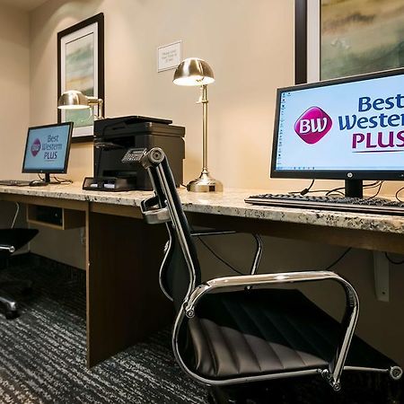 Best Western Plus Chestermere Hotel Екстер'єр фото