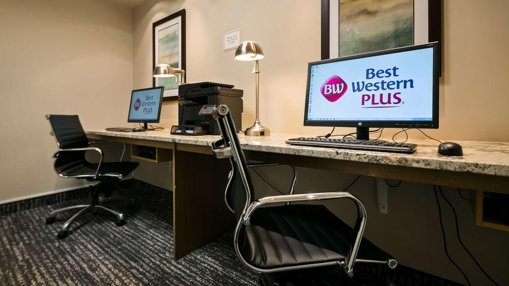 Best Western Plus Chestermere Hotel Екстер'єр фото