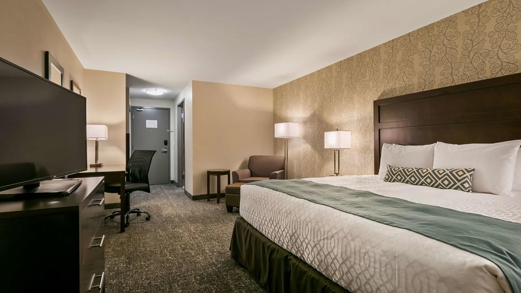 Best Western Plus Chestermere Hotel Екстер'єр фото