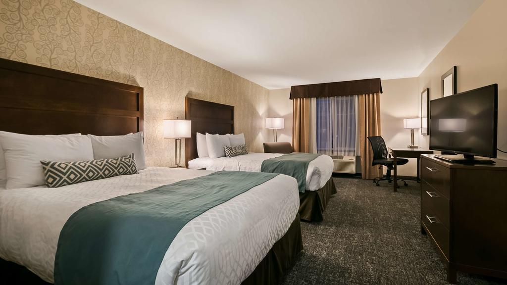 Best Western Plus Chestermere Hotel Екстер'єр фото