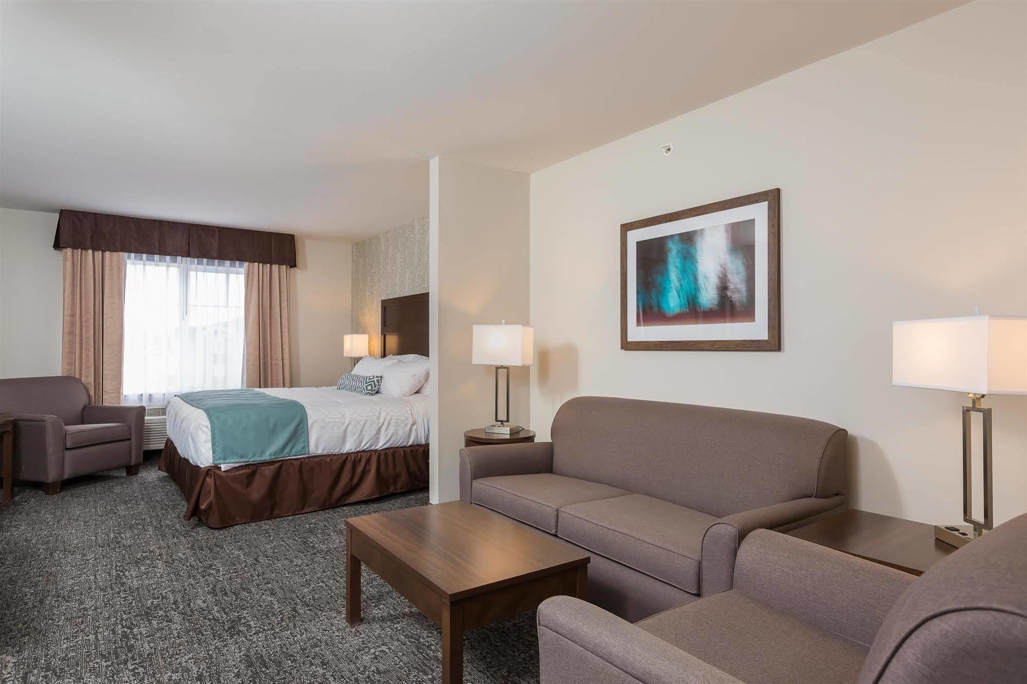 Best Western Plus Chestermere Hotel Екстер'єр фото
