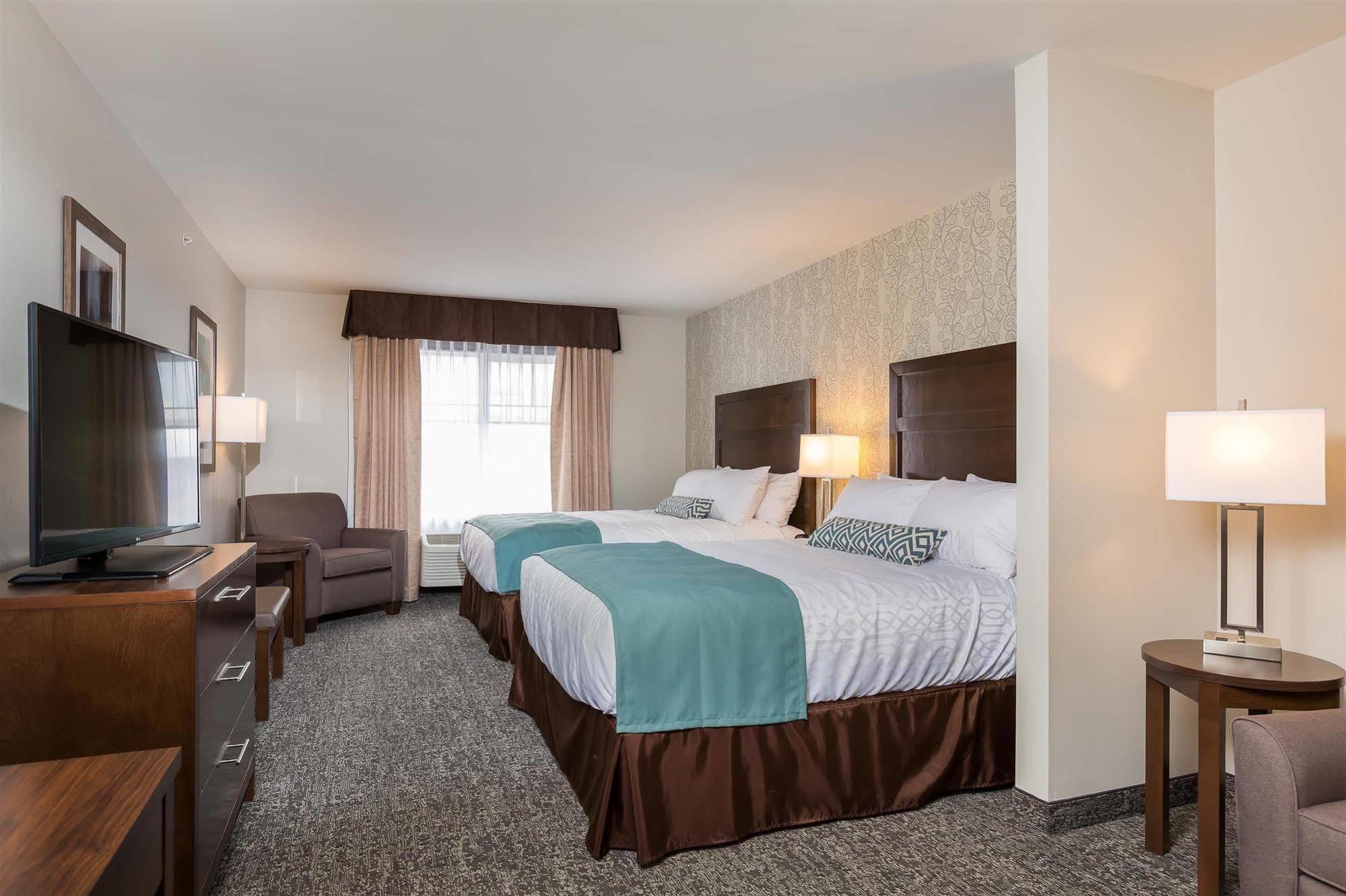 Best Western Plus Chestermere Hotel Екстер'єр фото