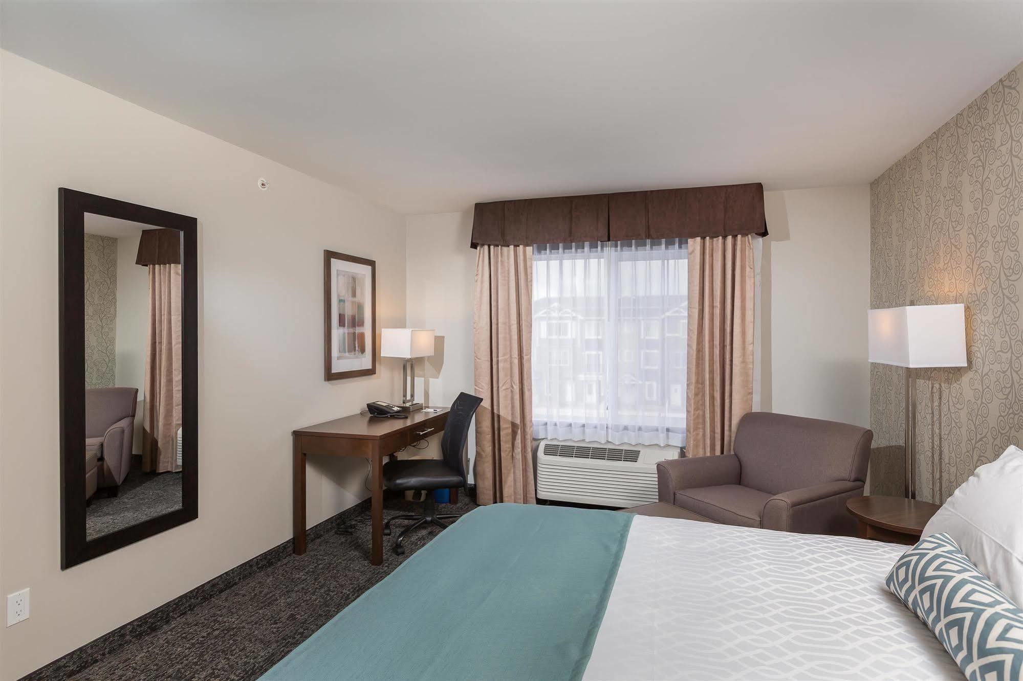 Best Western Plus Chestermere Hotel Екстер'єр фото