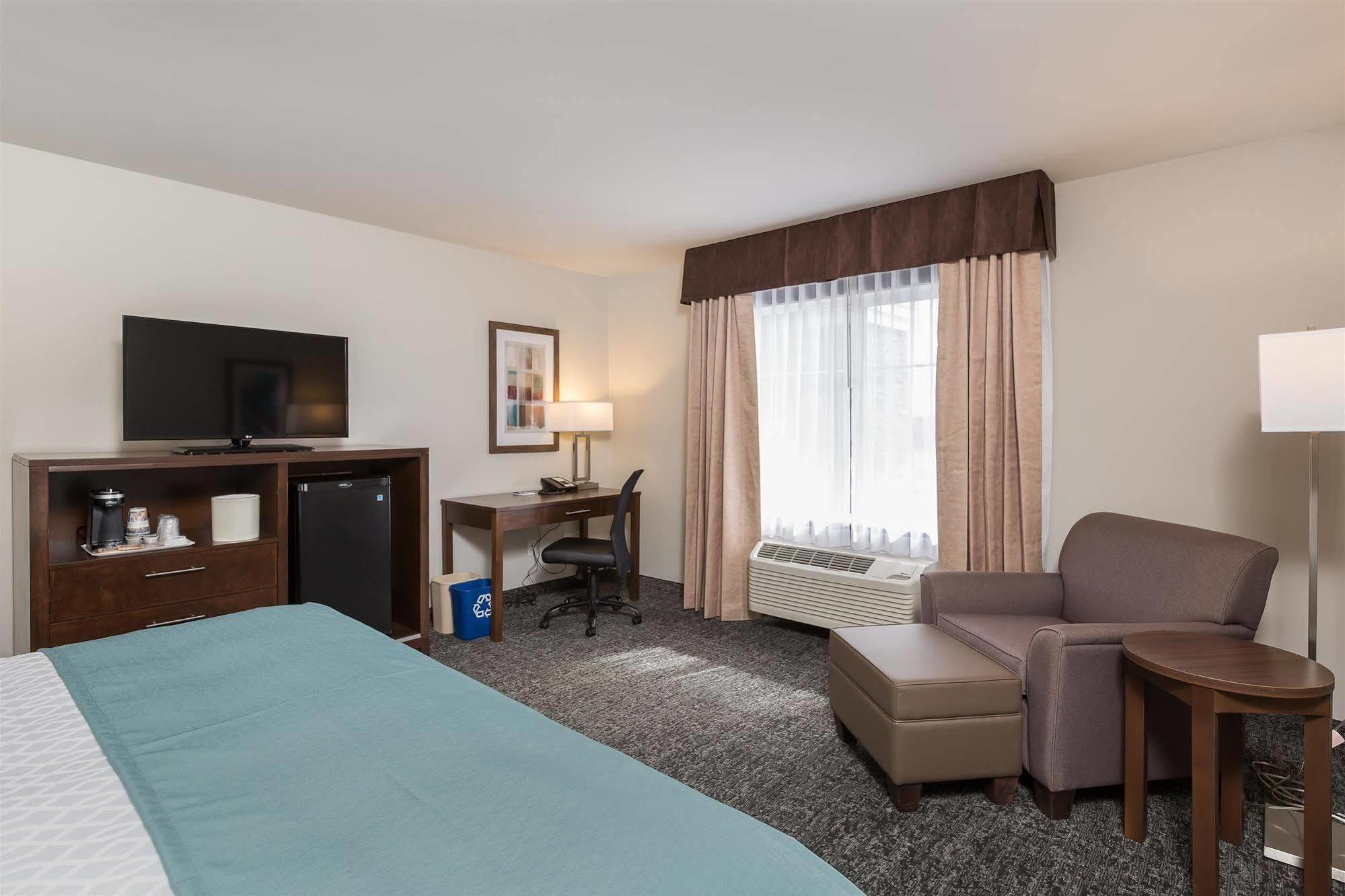 Best Western Plus Chestermere Hotel Екстер'єр фото
