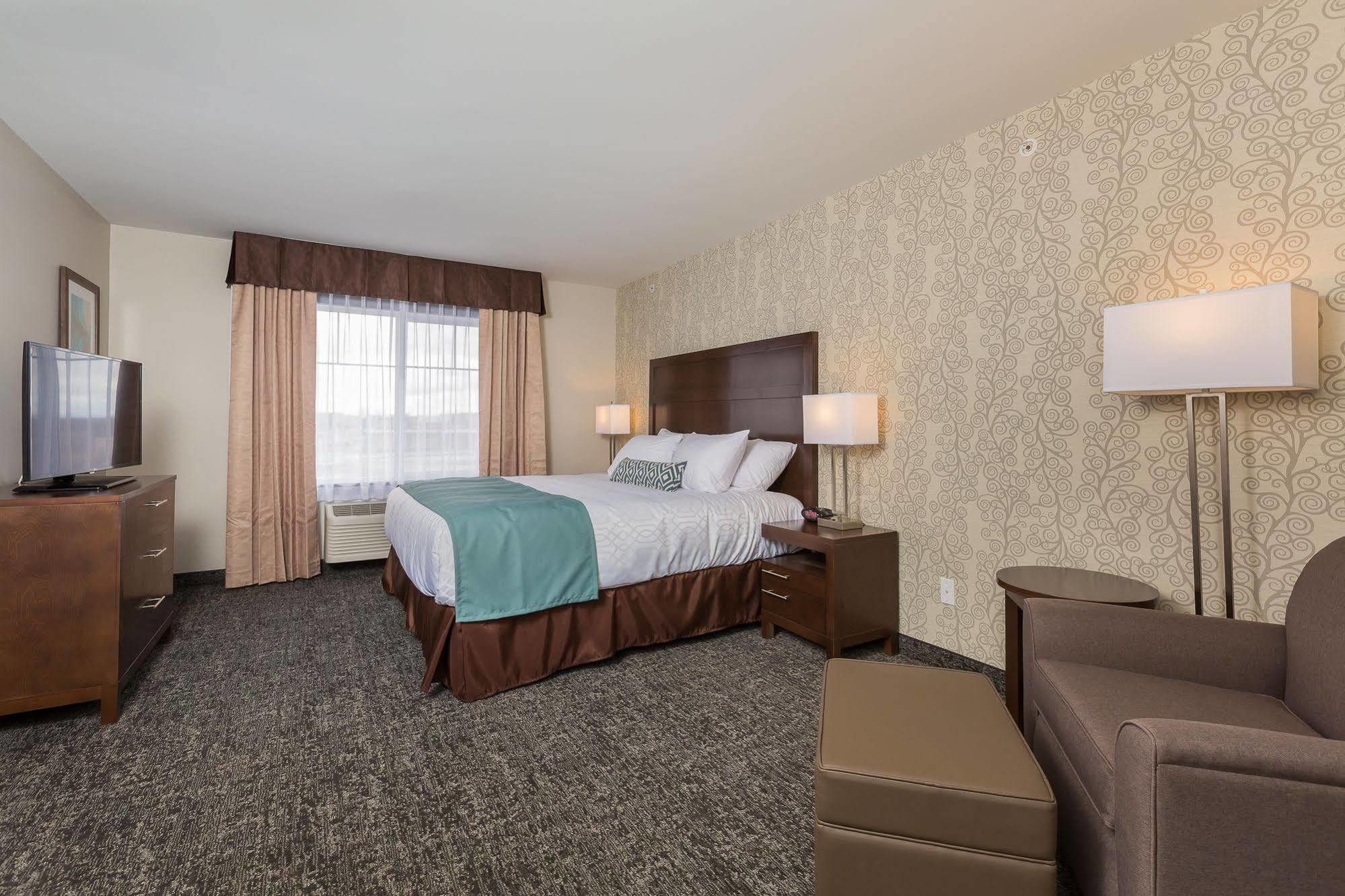 Best Western Plus Chestermere Hotel Екстер'єр фото