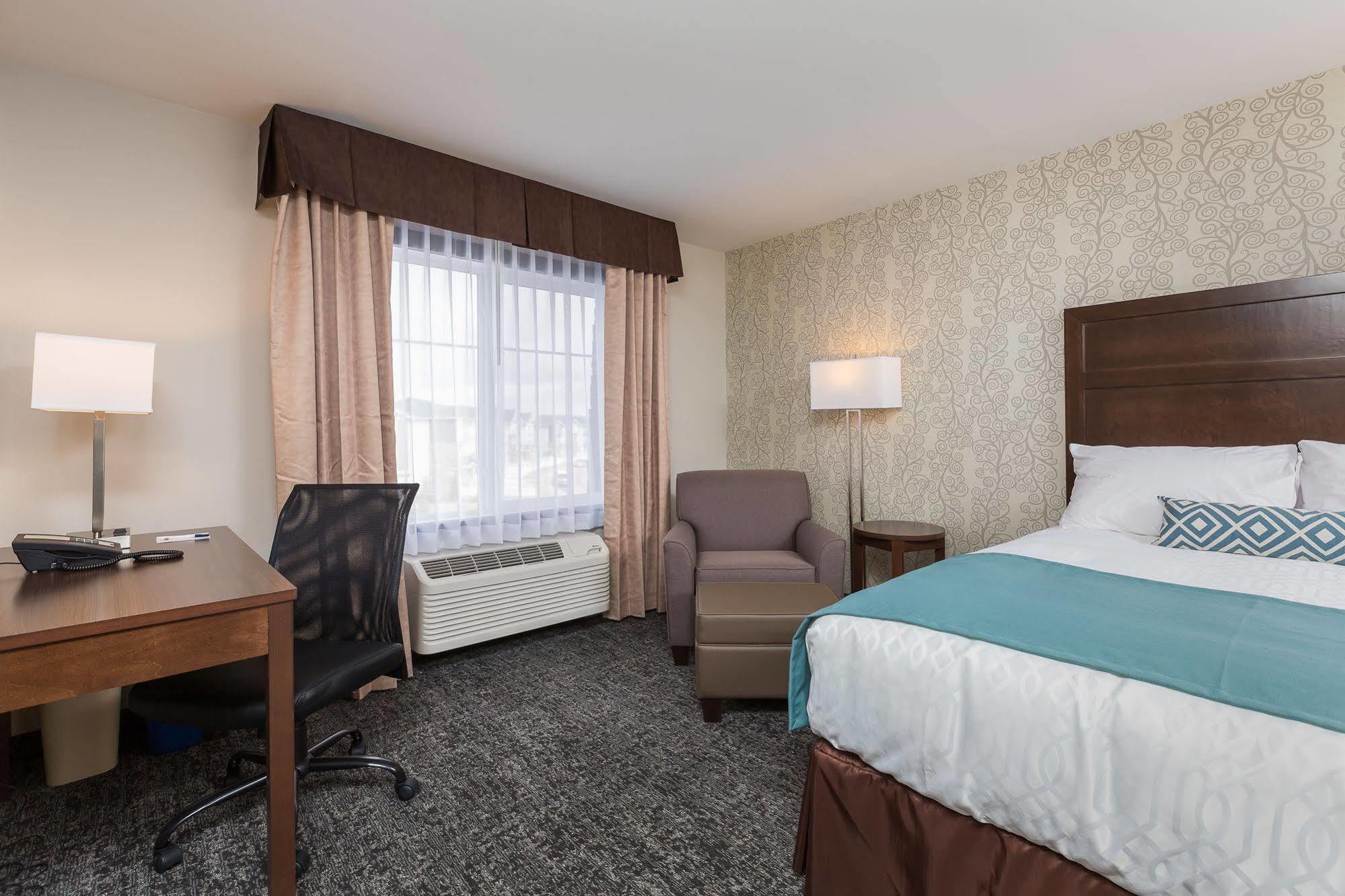 Best Western Plus Chestermere Hotel Екстер'єр фото